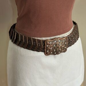 Vintage Style Scale Like Stretch Belt with Ornate Buckle OSFA